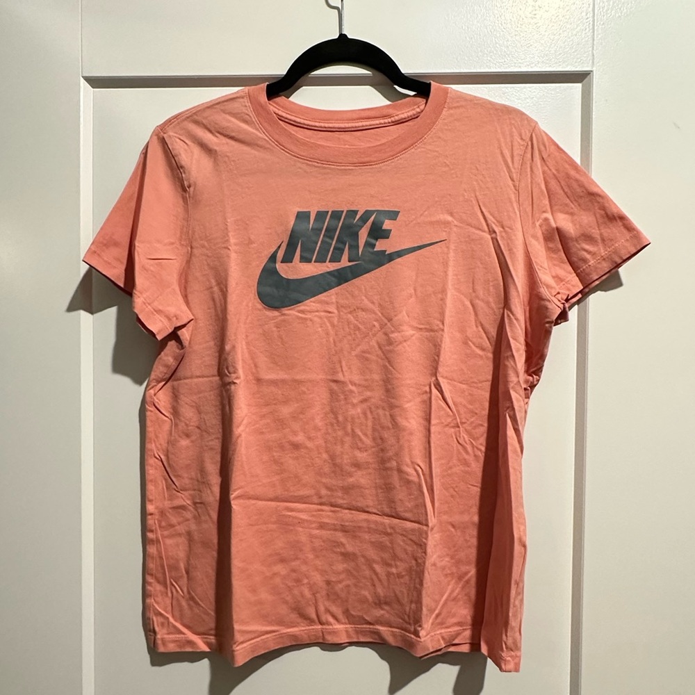 Nike Women’s Sportswear Essential T-Shirt